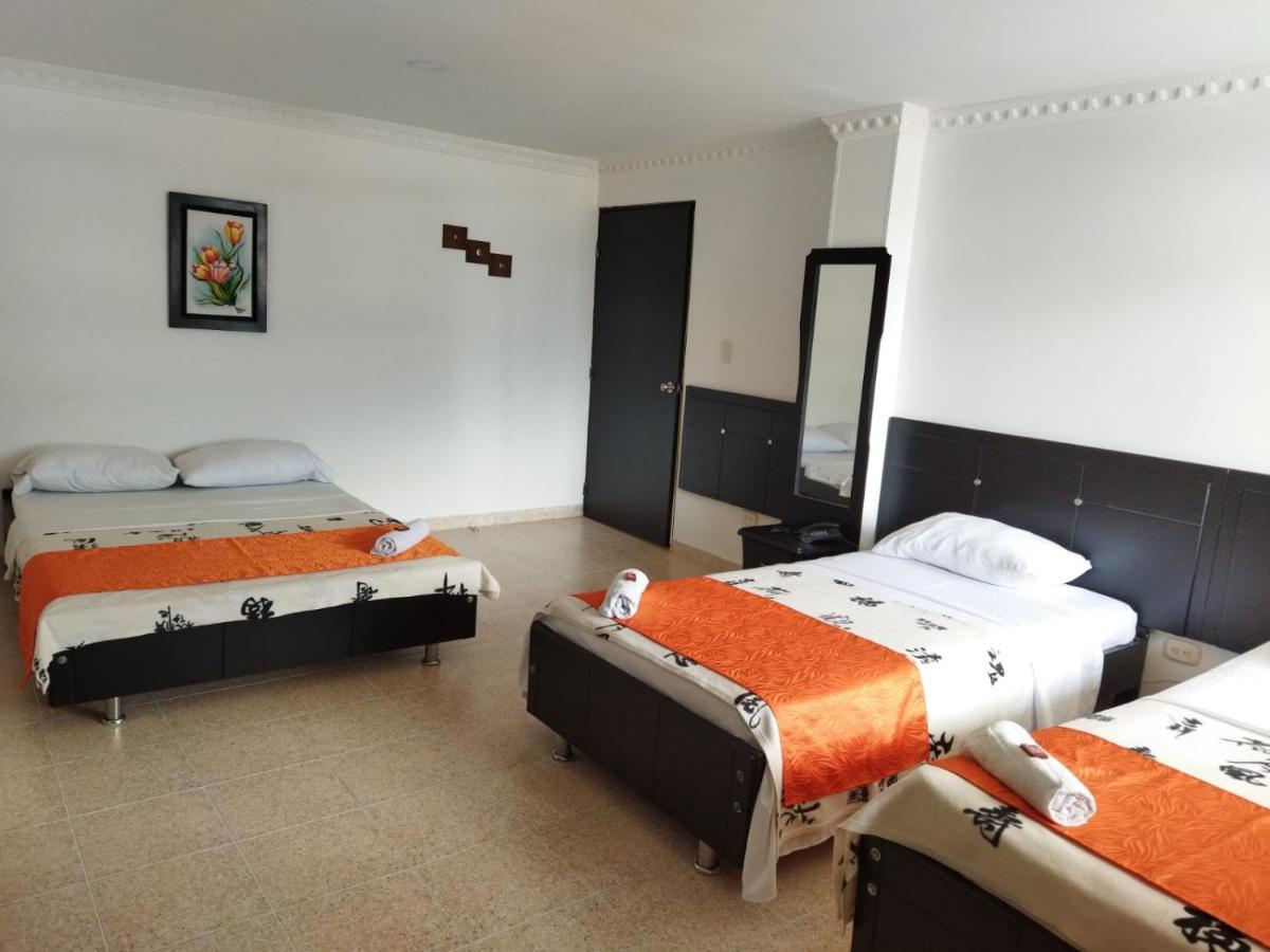 El Portal De Valencia Hotel La Plata Bagian luar foto