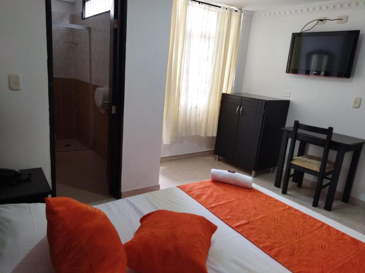 El Portal De Valencia Hotel La Plata Bagian luar foto