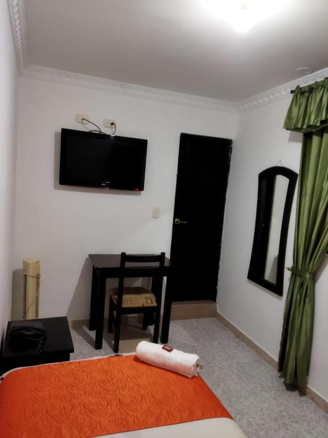 El Portal De Valencia Hotel La Plata Bagian luar foto
