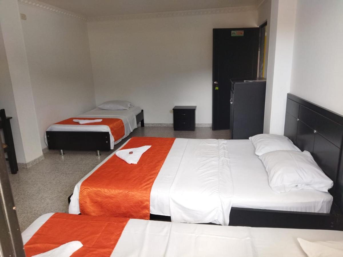 El Portal De Valencia Hotel La Plata Bagian luar foto
