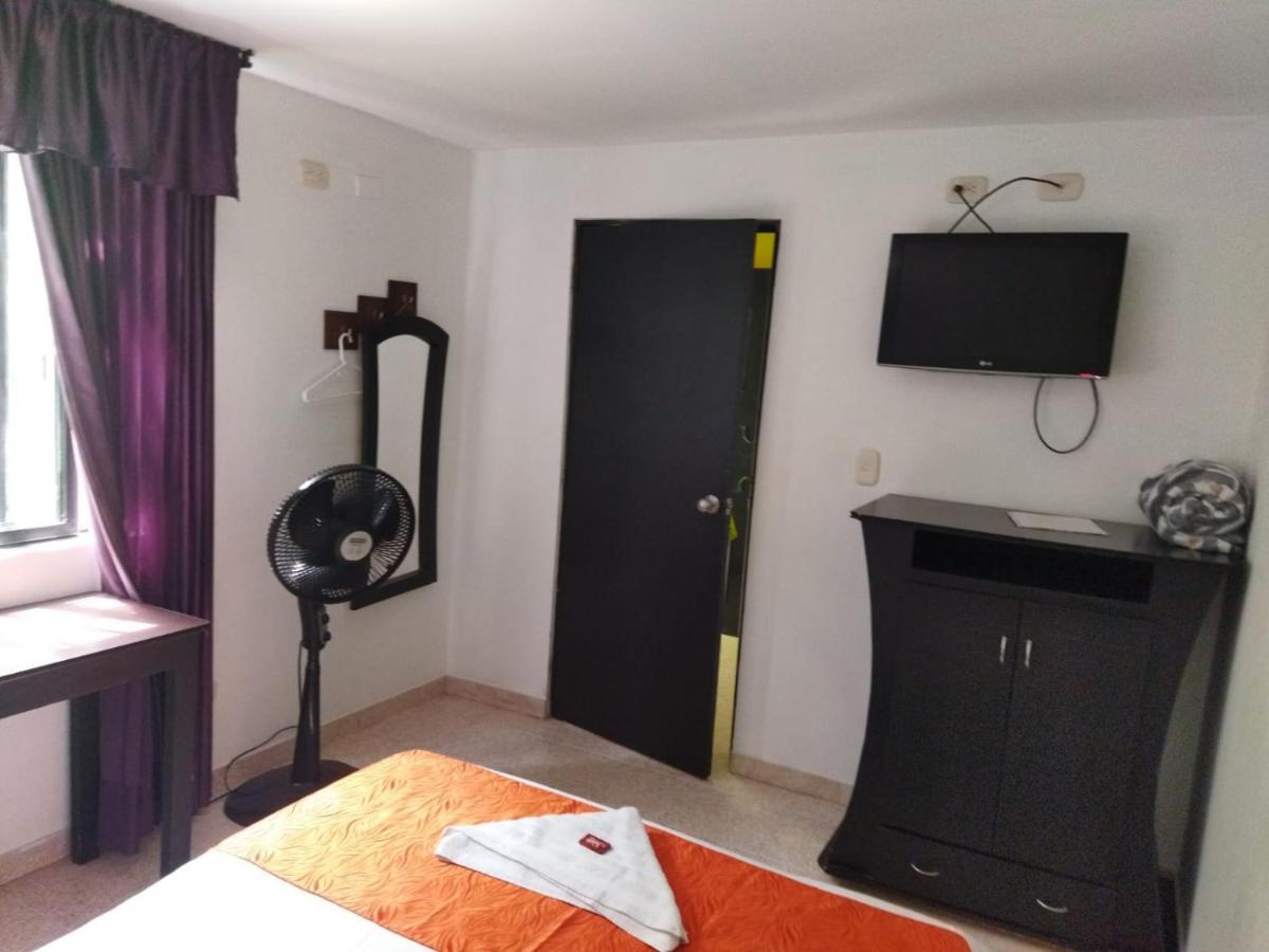 El Portal De Valencia Hotel La Plata Bagian luar foto